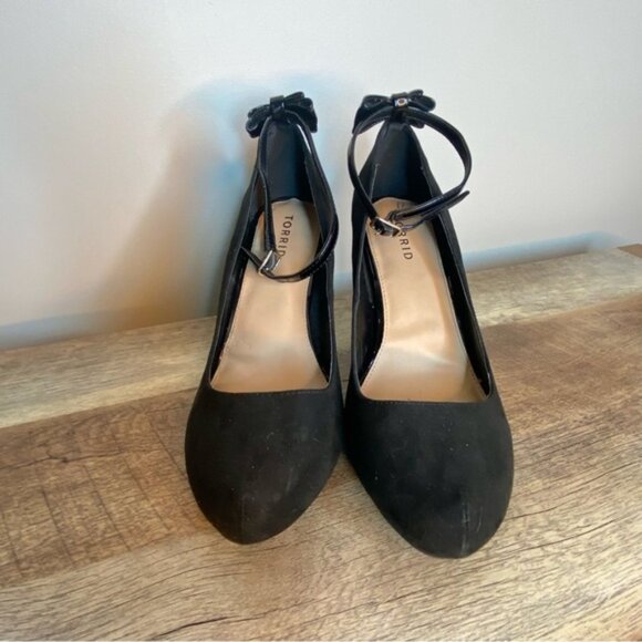 TORRID Black Velvety Heels Closed Toe Ankle Strap Bow Tie Microsuede - Picture 5 of 12